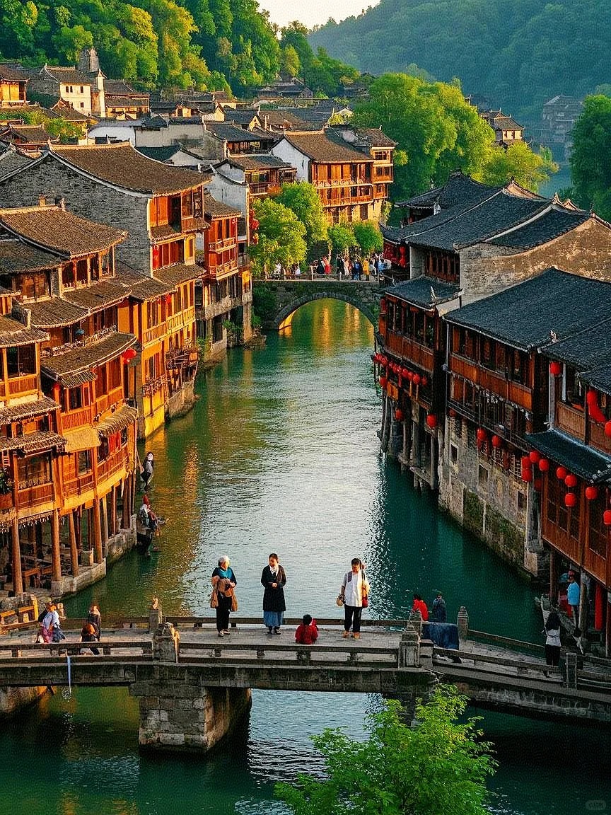 Phượng Hoàng Cổ Trấn