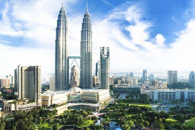 Tháp Đôi (Twin Towers)